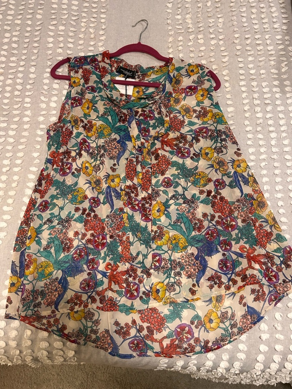 Sleeveless Floral Tie-Neck Camisole in Cream by Unknown Brand